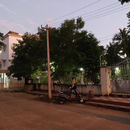 Mayurapriya Inn Chennai Ngoại thất bức ảnh