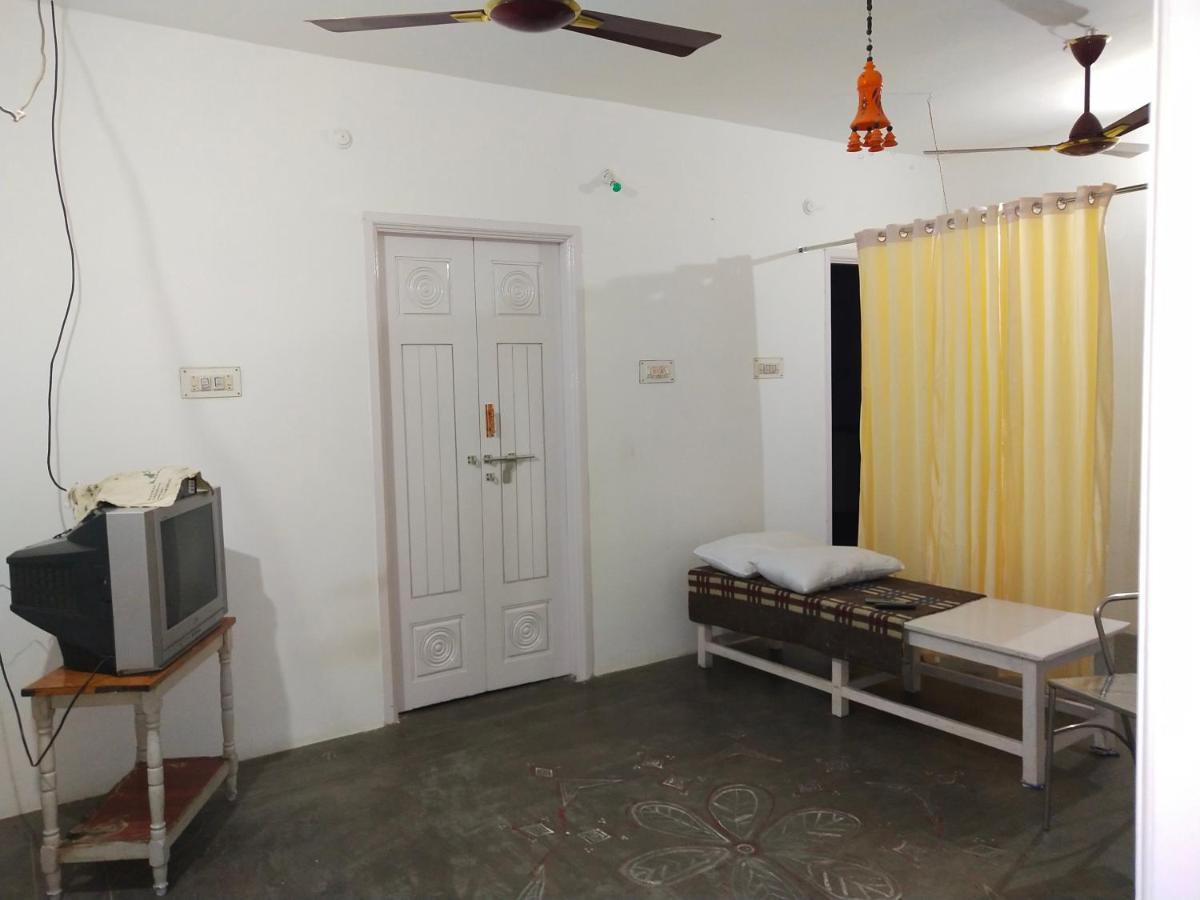 Mayurapriya Inn Chennai Ngoại thất bức ảnh